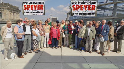Die Speyerer Delegation auf der Dachterrasse des Bundestages